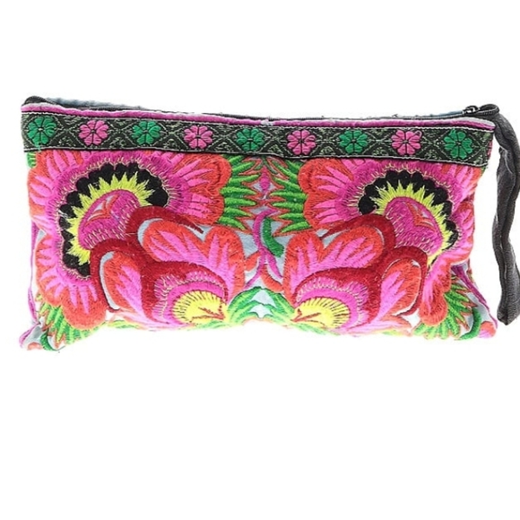 Stunning Fabric wristlet - Picture 2 of 3